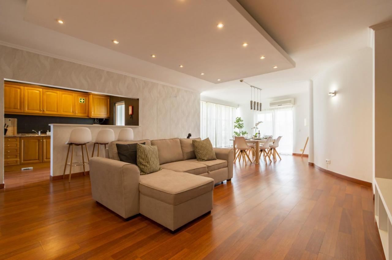 Spaceful Apartment In อัลบูเฟรา ภายนอก รูปภาพ