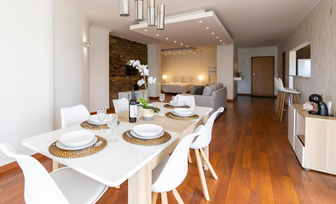 Spaceful Apartment In อัลบูเฟรา ภายนอก รูปภาพ