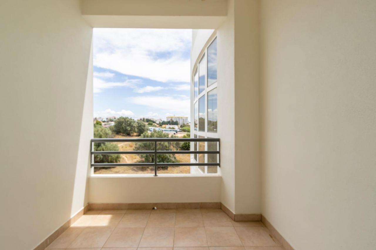 Spaceful Apartment In อัลบูเฟรา ภายนอก รูปภาพ