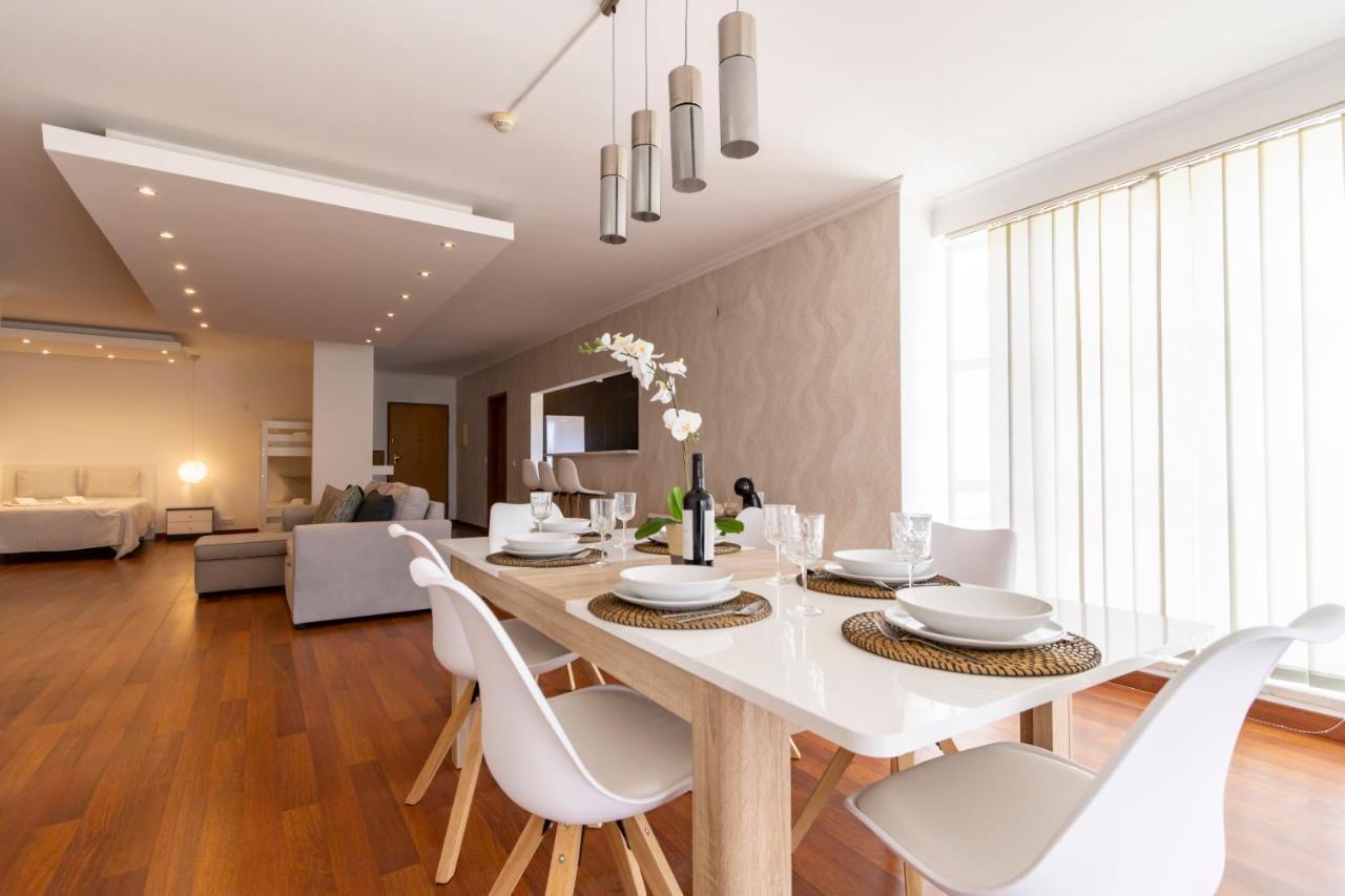 Spaceful Apartment In อัลบูเฟรา ภายนอก รูปภาพ